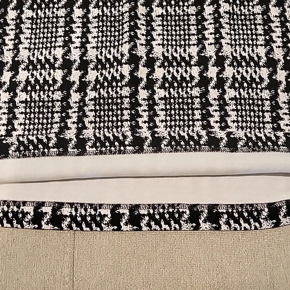 Ann Taylor pencil tweed-like skirt without the wool. Size 10 - Picture 3 of 6